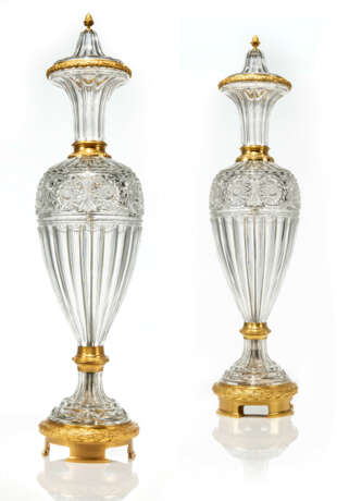 A NEAR PAIR OF LARGE FRENCH ORMOLU-MOUNTED CUT-CRYSTAL BALUSTER VASES AND COVERS - фото 2