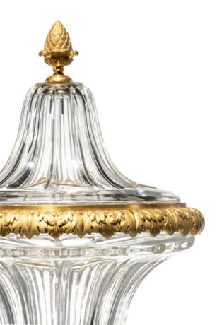 A NEAR PAIR OF LARGE FRENCH ORMOLU-MOUNTED CUT-CRYSTAL BALUSTER VASES AND COVERS - photo 5