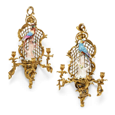A PAIR OF FRENCH ORMOLU AND PORCELAIN THREE-BRANCH WALL-LIGHTS - фото 1