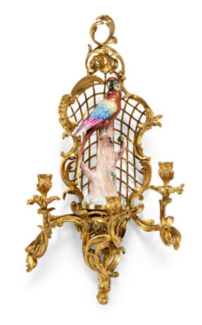 A PAIR OF FRENCH ORMOLU AND PORCELAIN THREE-BRANCH WALL-LIGHTS - photo 4