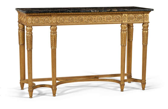 A GEORGE III GILTWOOD AND GILT-COMPOSITION SIDE TABLE - Foto 2