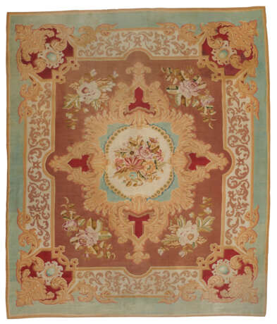 AN AUBUSSON CARPET - photo 1