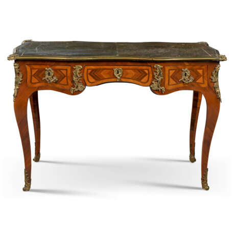 A LOUIS XV ORMOLU AND BRASS-MOUNTED KINGWOOD, ROSEWOOD, BOIS SATINE AND AMARANTH PARQUETRY BUREAU PLAT - фото 1