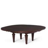 AN EDWARDIAN MAHOGANY DEMONSTRATION MODEL OF A `JUPE'-STYLE EXTENDING DINING-TABLE - Foto 4