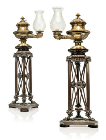 A PAIR OF GEORGE IV GILT-BRASS AND PATINATED-BRONZE 'ATHENIENNE' COLZA LAMPS - Foto 1