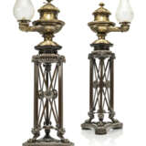 A PAIR OF GEORGE IV GILT-BRASS AND PATINATED-BRONZE 'ATHENIENNE' COLZA LAMPS - Foto 2