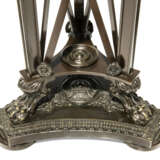 A PAIR OF GEORGE IV GILT-BRASS AND PATINATED-BRONZE 'ATHENIENNE' COLZA LAMPS - Foto 5