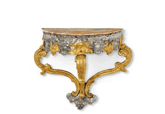 A PAIR OF SOUTH EUROPEAN SILVER AND GILT-COPPER HANGING CONSOLES - фото 2