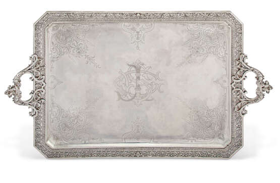 A LARGE FRENCH SILVER TWO-HANDLED TRAY - фото 1