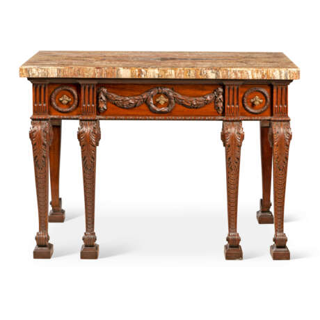  A GEORGE II MAHOGANY SIDE TABLE - фото 1