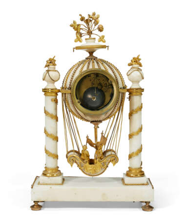 A LOUIS XVI ORMOLU-MOUNTED WHITE MARBLE MANTEL CLOCK 'PENDULE A LA MONTGOLFIERE' - фото 2