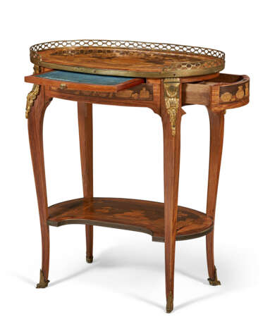 A LATE LOUIS XV ORMOLU-MOUNTED TULIPWOOD, SYCAMORE AND MARQUETRY TABLE A ECRIRE - photo 2