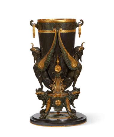 A FRENCH BLACK MARBLE, PATINATED AND GILT-BRONZE VASE - photo 2