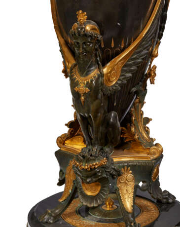 A FRENCH BLACK MARBLE, PATINATED AND GILT-BRONZE VASE - фото 7