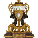 A FINE AND LARGE FRENCH ORMOLU, PATINATED BRONZE AND PORPHYRY CLOCK - Foto 2