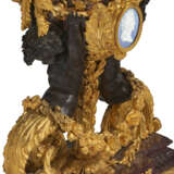 A FINE AND LARGE FRENCH ORMOLU, PATINATED BRONZE AND PORPHYRY CLOCK - Foto 6