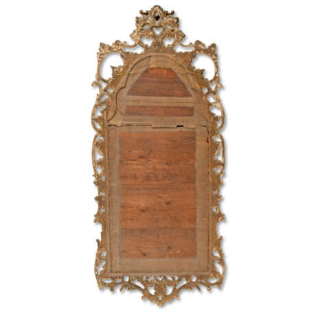 A GEORGE II GILTWOOD MIRROR - Foto 5