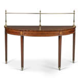 A GEORGE III MAHOGANY AND SATINWOOD-BANDED DEMI-LUNE SERVING-TABLE - Foto 1