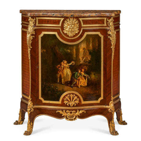 A FRENCH ORMOLU-MOUNTED KINGWOOD, BOIS SATINE, PARQUETRY AND VERNIS MARTIN SIDE CABINET - Foto 1