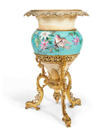 A LARGE FRENCH ORMOLU, ONYX AND TURQUOISE-GROUND PORCELAIN JARDINIERE - фото 5
