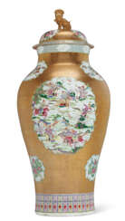 A MASSIVE SAMSON PORCELAIN CHINESE EXPORT STYLE GOLD-GROUND SOLDIER VASE AND COVER