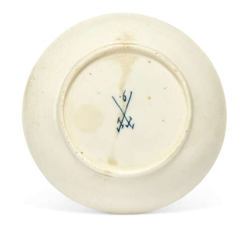 A WORCESTER PORCELAIN YELLOW SCALE-GROUND TRIO - photo 5