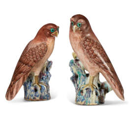 A PAIR OF CHINESE EXPORT PORCELAIN BROWN HAWKS