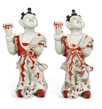 A PAIR OF JAPANESE EXPORT PORCELAIN BOYS - фото 2
