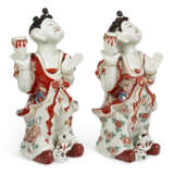A PAIR OF JAPANESE EXPORT PORCELAIN BOYS - фото 4