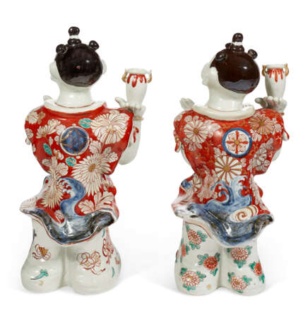 A PAIR OF JAPANESE EXPORT PORCELAIN BOYS - фото 6
