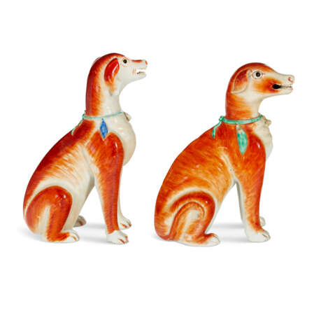 A LARGE PAIR OF CHINESE EXPORT PORCELAIN HOUNDS - photo 6