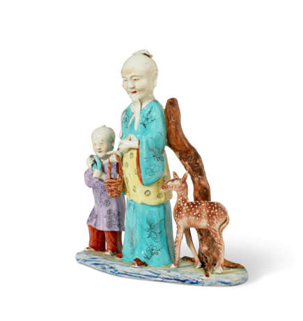 A CHINESE EXPORT PORCELAIN FAMILLE ROSE FIGURE GROUP - фото 2
