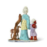 A CHINESE EXPORT PORCELAIN FAMILLE ROSE FIGURE GROUP - photo 3
