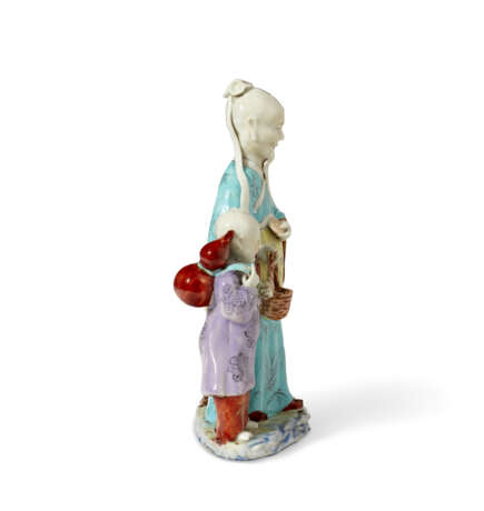 A CHINESE EXPORT PORCELAIN FAMILLE ROSE FIGURE GROUP - фото 4