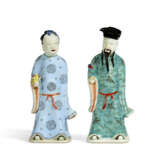 A PAIR OF CHINESE EXPORT PORCELAIN FAMILLE ROSE IMMORTALS - photo 1
