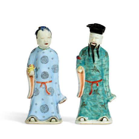 A PAIR OF CHINESE EXPORT PORCELAIN FAMILLE ROSE IMMORTALS - фото 1