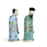A PAIR OF CHINESE EXPORT PORCELAIN FAMILLE ROSE IMMORTALS - photo 2