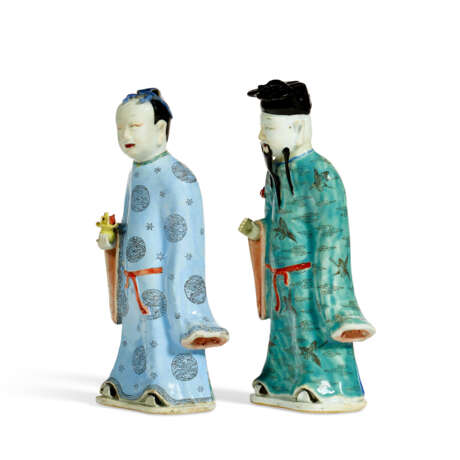 A PAIR OF CHINESE EXPORT PORCELAIN FAMILLE ROSE IMMORTALS - фото 3