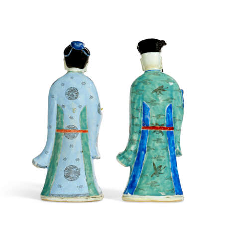 A PAIR OF CHINESE EXPORT PORCELAIN FAMILLE ROSE IMMORTALS - Foto 4