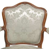 A PAIR OF GEORGE III MAHOGANY OPEN ARMCHAIRS - photo 5