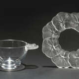 A LALIQUE GLASS 'HONFLEUR' PATTERN COMPOSITE PART TABLE-SERVICE - фото 8