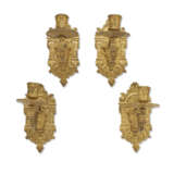 A SET OF FOUR FRENCH ORMOLU SINGLE-BRANCH WALL LIGHTS - Foto 1