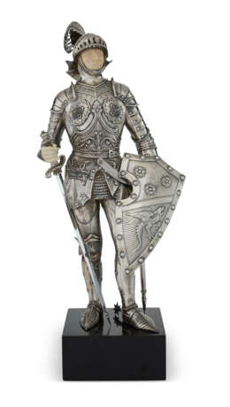 A GERMAN SILVER FIGURE OF A KNIGHT - photo 1