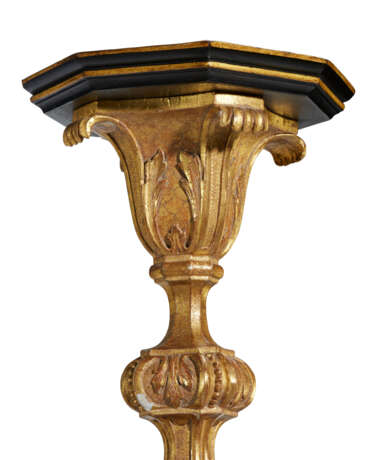 A PAIR OF QUEEN ANNE BLACK AND GILT JAPANNED AND GILTWOOD TORCHÈRES - photo 4