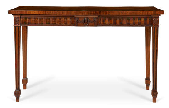 A PAIR OF GEORGE III MAHOGANY SIDE TABLES - фото 2