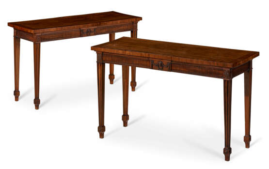 A PAIR OF GEORGE III MAHOGANY SIDE TABLES - Foto 5