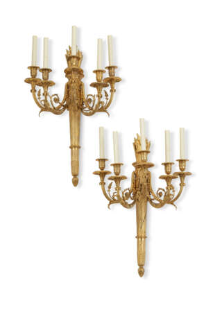 A PAIR OF FRENCH ORMOLU FIVE-LIGHT WALL LIGHTS - фото 2