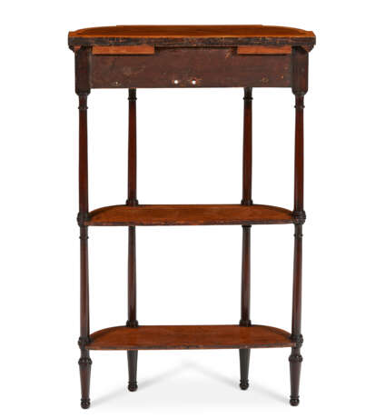 A GEORGE III MAHOGANY AND SATINWOOD-INLAIID SMALL SIDE TABLE - фото 4