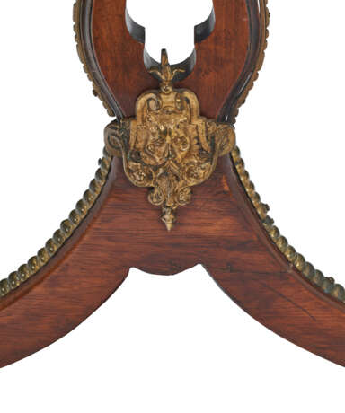 A GEORGE III BRASS-MOUNTED BURR YEW WOOD AND MAHOGANY OCCASIONAL TABLE - фото 4