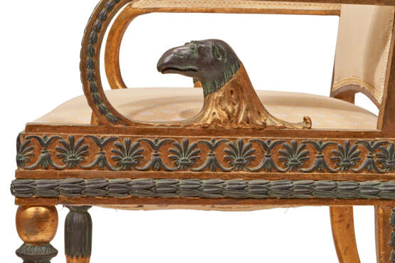 A PAIR OF SWEDISH PARCEL-GILT AND PARCEL-BRONZED ARMCHAIRS - Foto 5